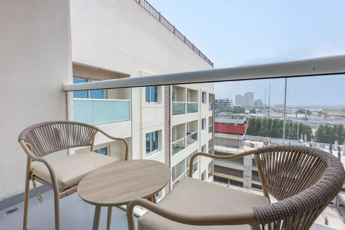 Elegant 1-Bedroom Apartment In Jumeirah Village Triangle With Balcony Bliss Dubai 0*,